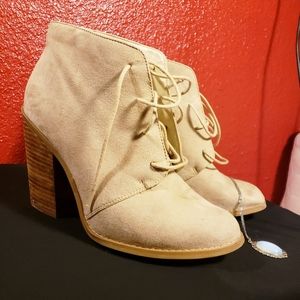 Cute boots for a lovely day out.